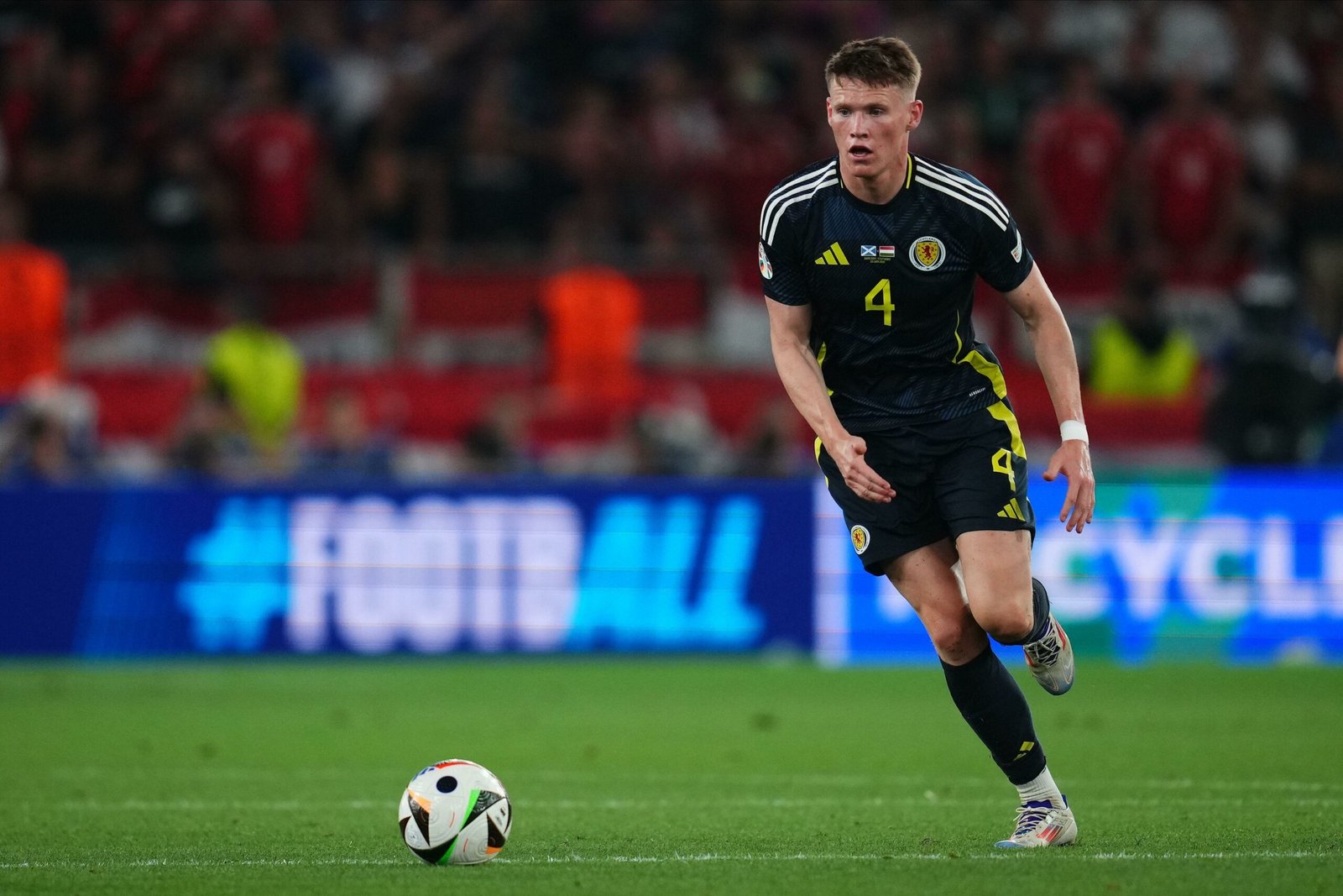 Scott McTominay Jadi Bintang di Napoli, Manchester United Kehilangan Pemain Berharga manchester united open to selling scott mctominay fulham in pursuit header image scaled